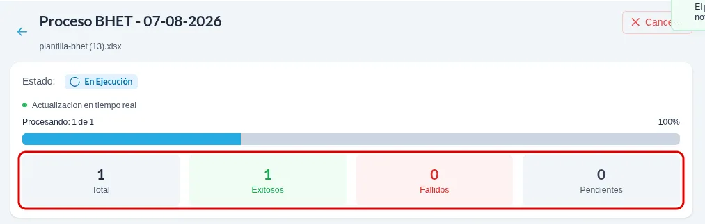 Proceso en ejecución con la barra de avance y los cuatro contadores —Total, Exitosos, Fallidos y Pendientes— destacados en rojo.